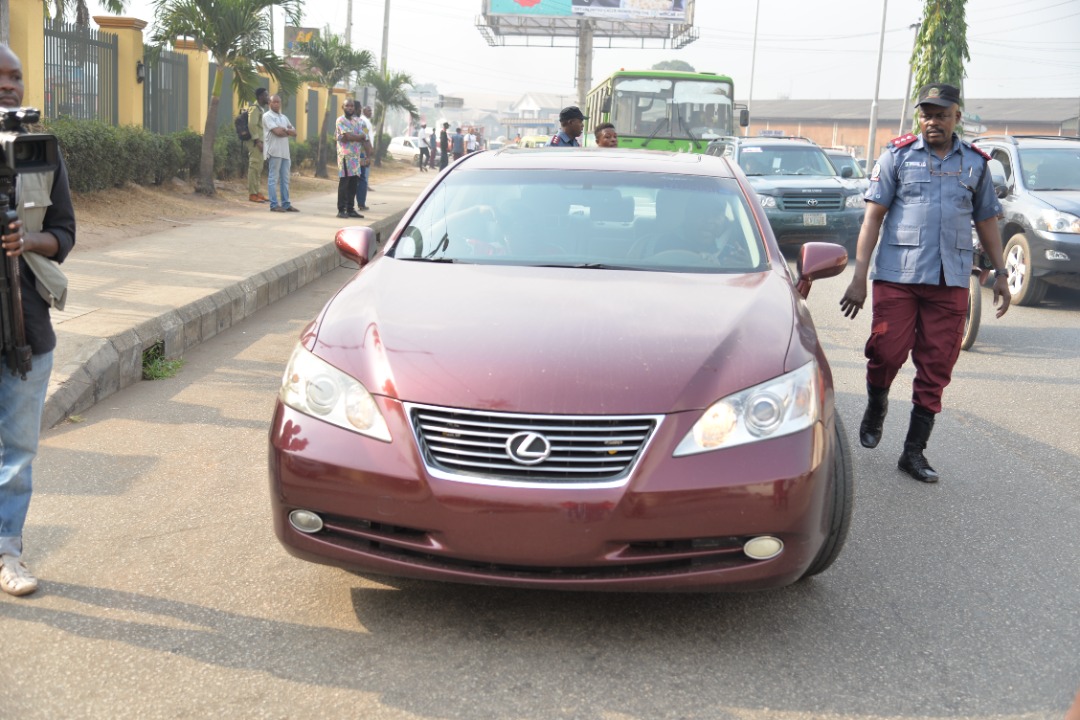 Edo state government clamps down on cars without registration numbers