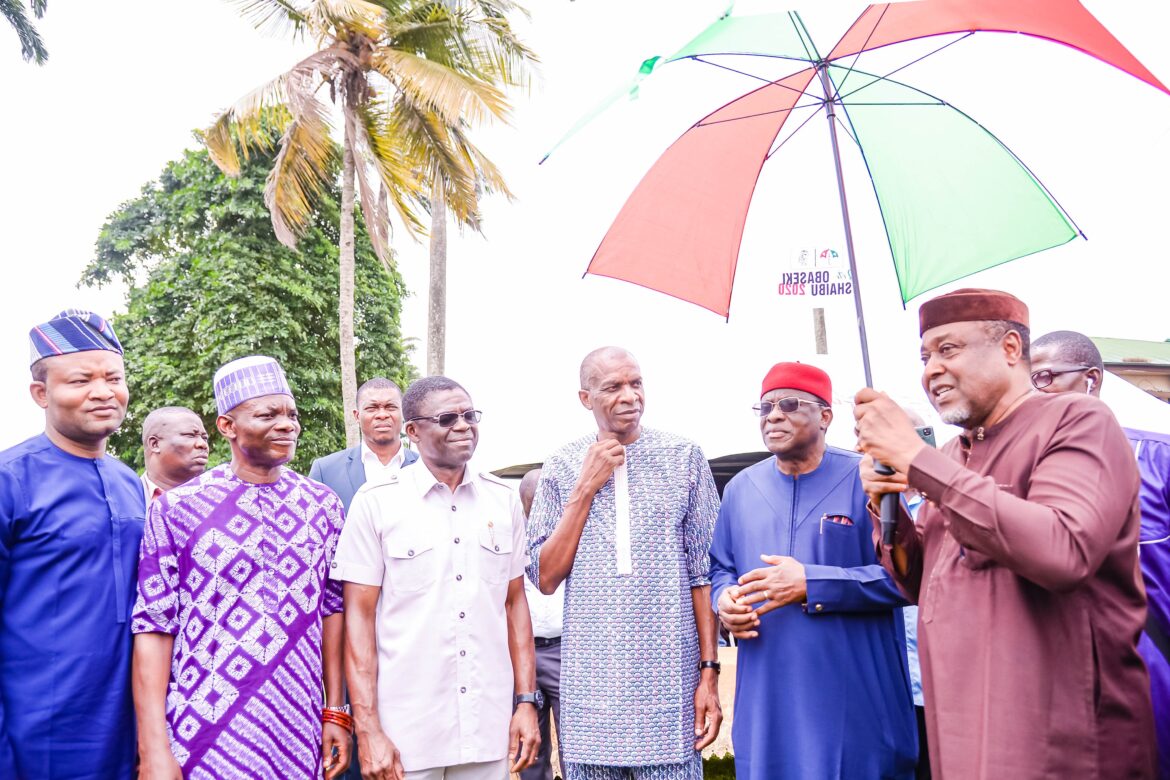 Obaseki receives 171 APC decampees to PDP, charges political leaders on mentorship