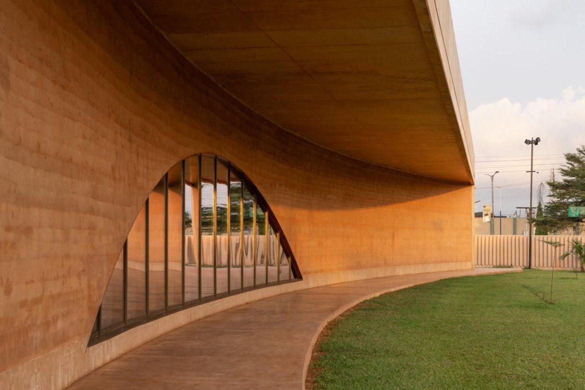 MOWAA Crisis: Governor Okpebholo Meets Traditional Council to Avert Fresh Showdown